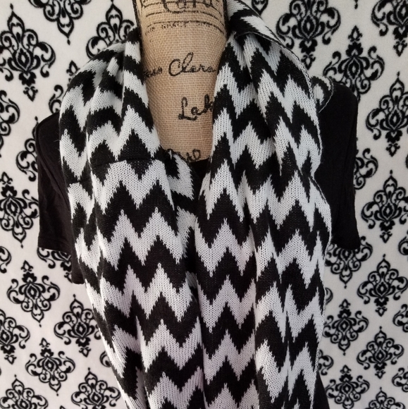 Zig Zag Scarf - Picture 2 of 5